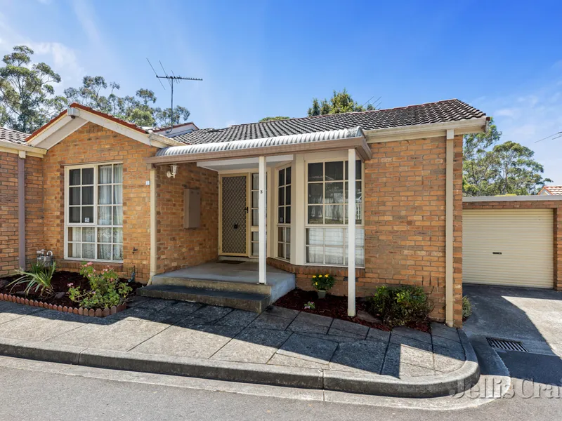 Close to Macleod Station - Charming single level unit in a quiet peaceful location