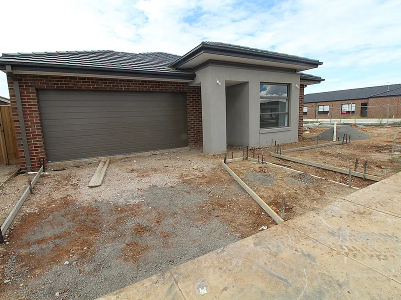 BRAND NEW 4 BEDROOM FAMILY HOME FOR RENT IN WEIR VIEWS !!!!
