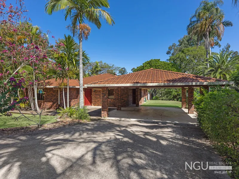 SPACIOUS FAMILY HOME WITH STUNNING RIVERFRONT VIEWS!