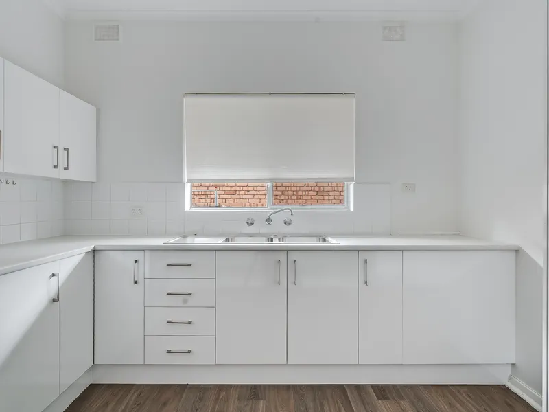 Glenunga School Zone - Updated 2 bedroom unit conveniently located moments from Burnside Village!