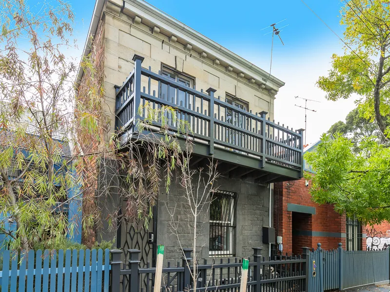 Heart of Carlton.. Great Location