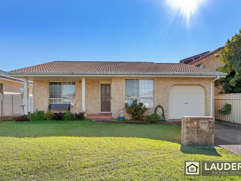 Torrens Title Home - Walk to Shops