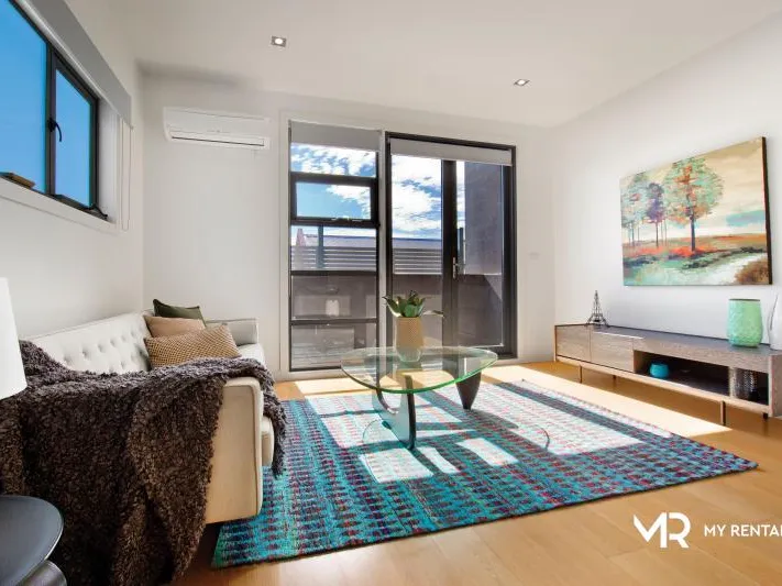 Fully Furnished Split Level Apartment in Northcote