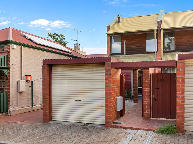 Torrens Title Townhouse - Cute As!