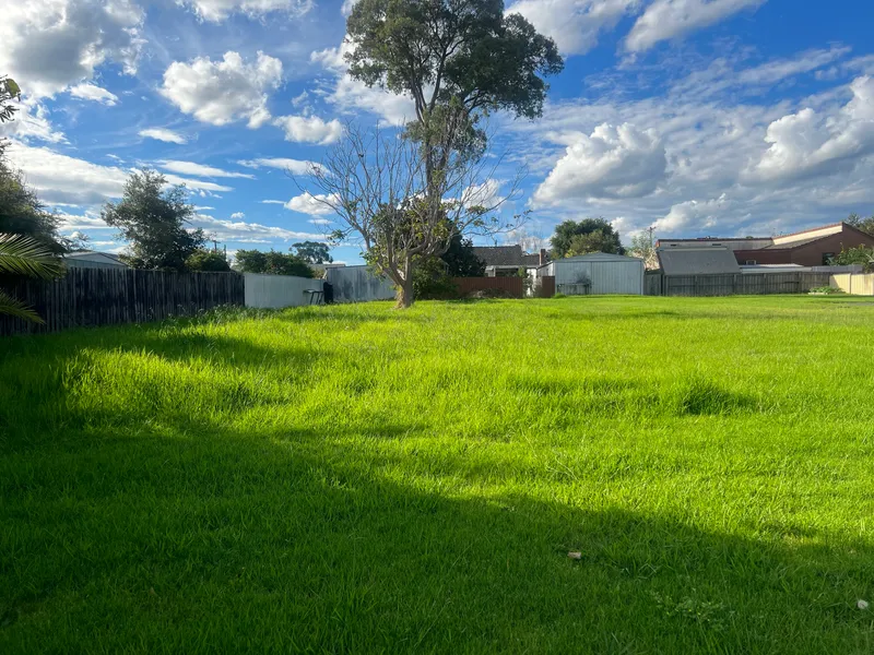 900M2 IN A GREAT LOCATION