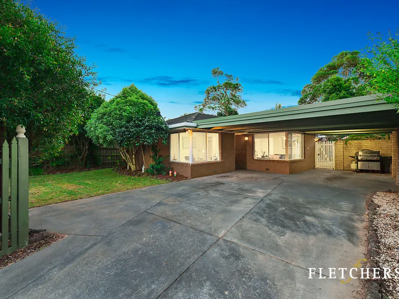 SPACIOUS 4 BEDROOM HOME IS SURE TO DELIGHT!