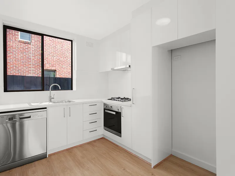 ONE BEDROOM APARTMENT WITH HUGE BEDROOM! | HODGES CAULFIELD
