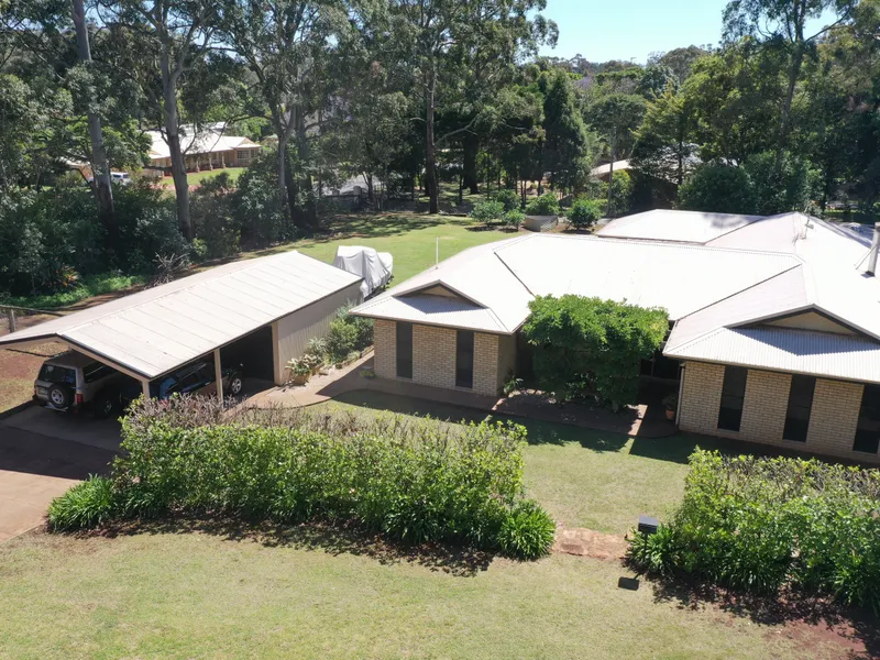 SPACIOUS FAMILY HOME + POWERED SHED ON 2561M2