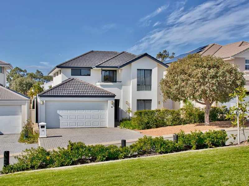 Spacious Family Home with Sweeping Views