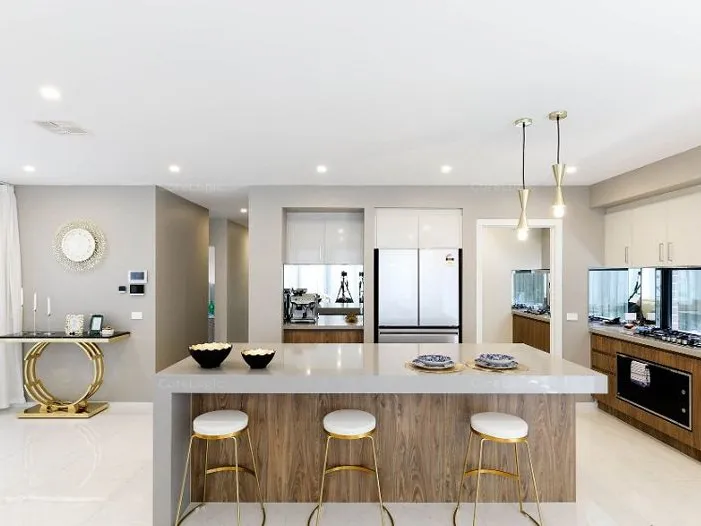 Fully Furnished 5-Bed Home: Modern Design, Prime Location