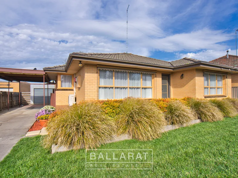 SOLID THREE BEDROOM HOME IN FANTASTIC LOCATION!