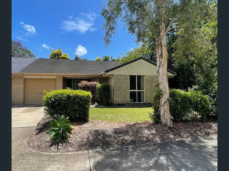 3 bedroom townhouses is available for rent