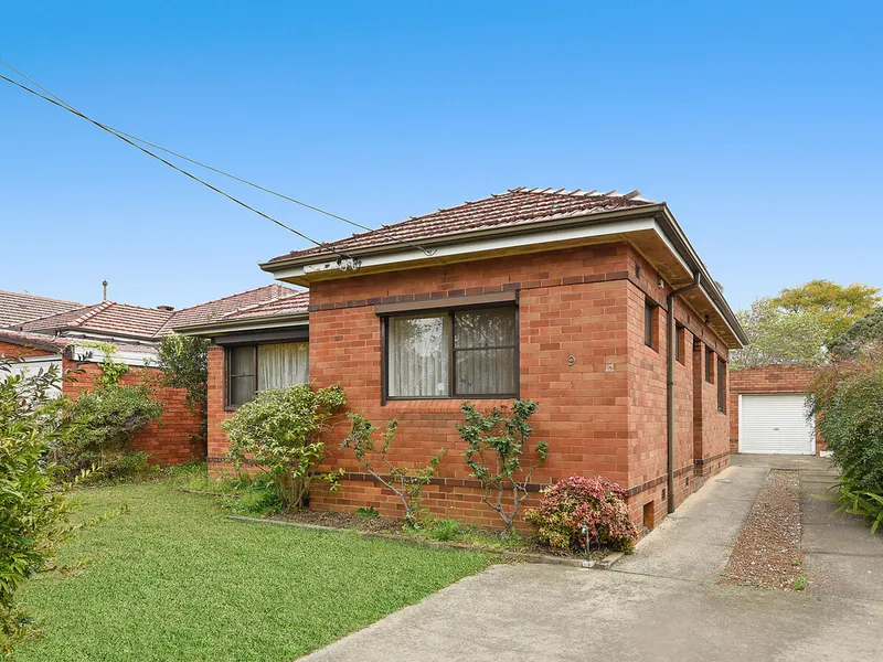 Lovely two-bedroom full-brick house ideal for young families and couples.