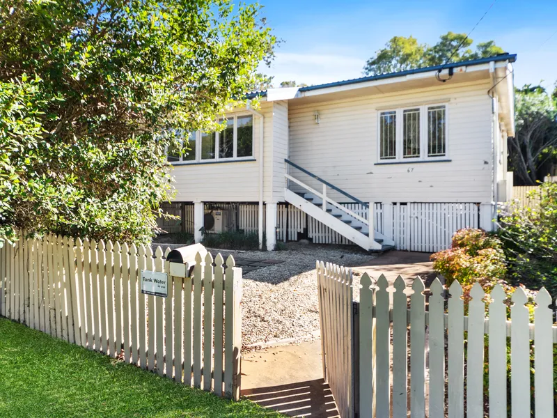 4-bedder with outdoor living in a quiet, leafy street