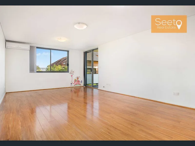 Quietly Positioned Modern Apartment with Lift Access