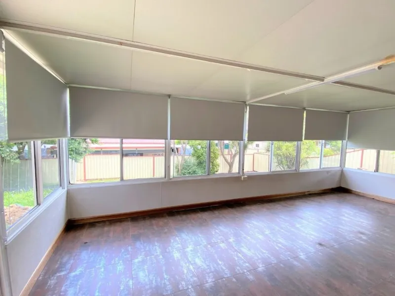 FAMILY HOME IN GREAT LOCATION!!