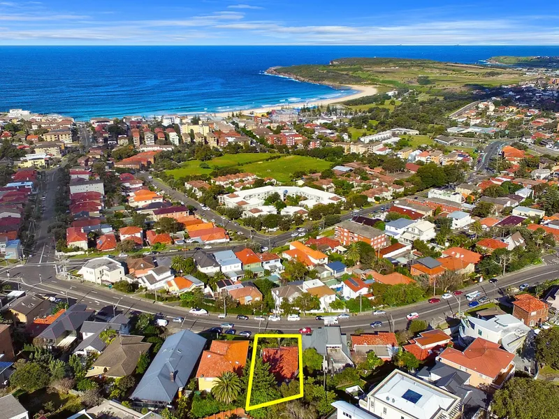 DA APPROVED DUPLEX SITE ON 600sqm With Spectacular Beach & Ocean Views