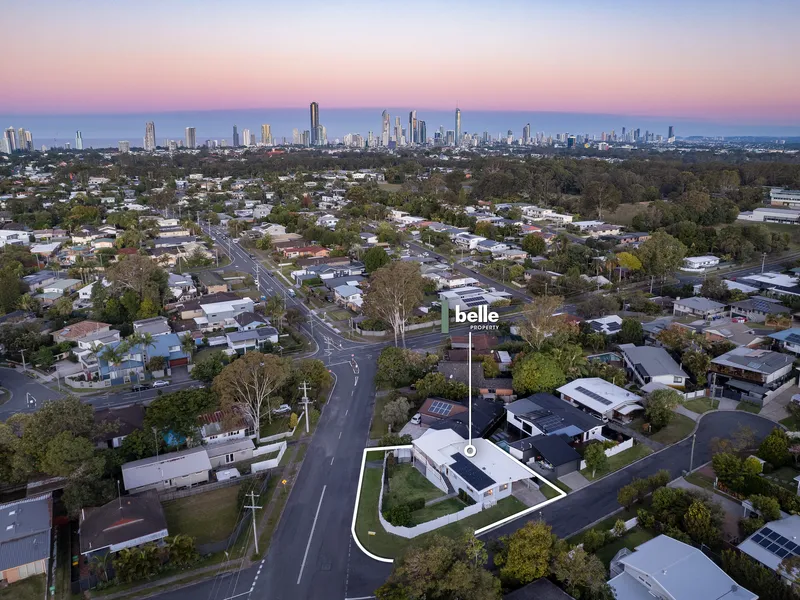 Boutique Coastal Chic with Bonus Studio