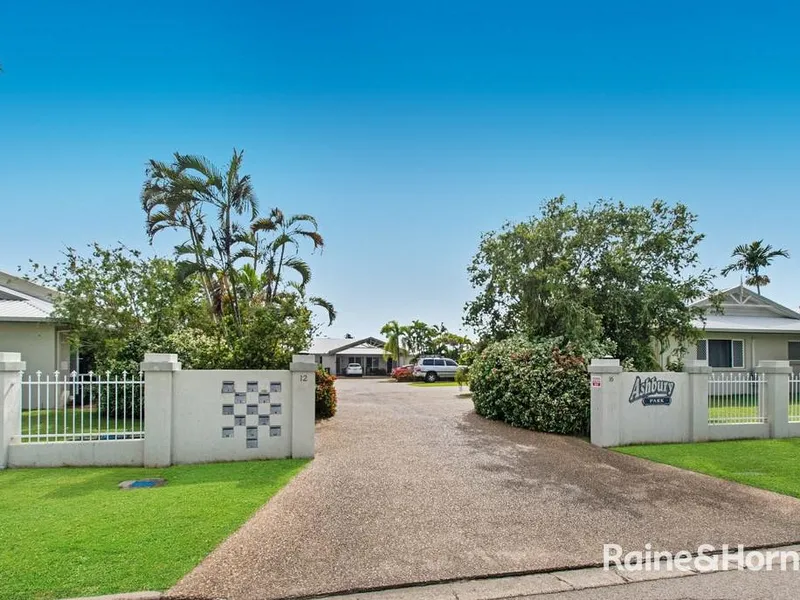 2 bedroom unit in quiet complex