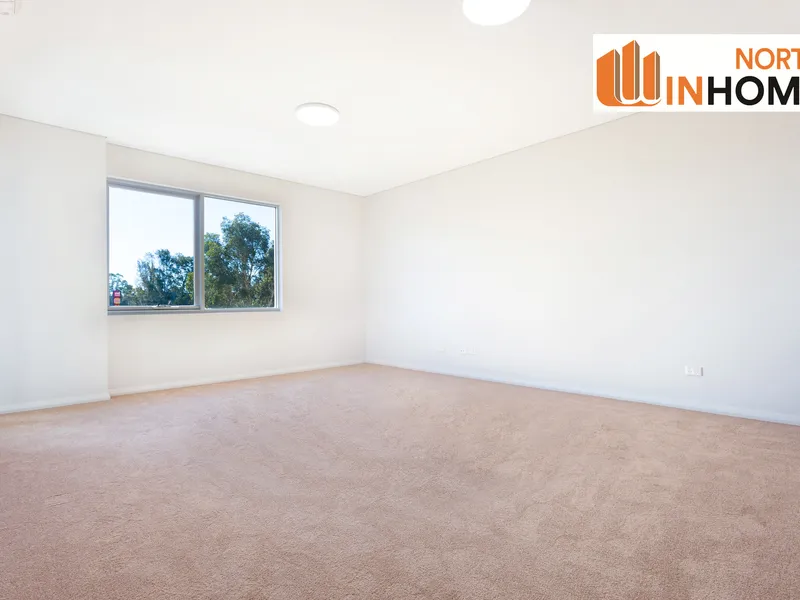 NEAR NEW STUNNING SPACIOUS 3 BEDROOM APARTMENT