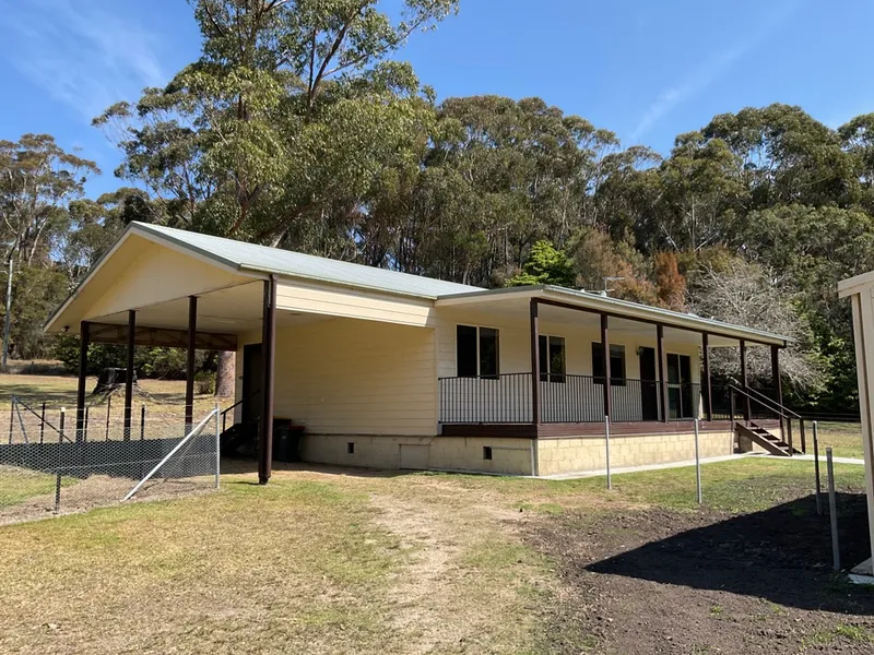 Tidy 3 bedroom house in Bodalla available now