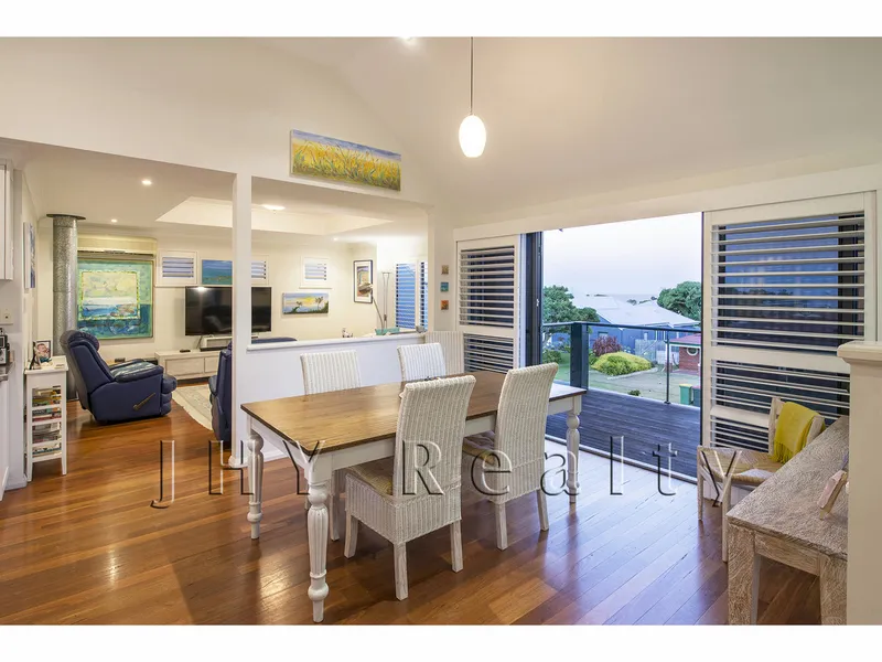 SUPERB OPPORTUNITY TO BUY - OLD DUNSBOROUGH