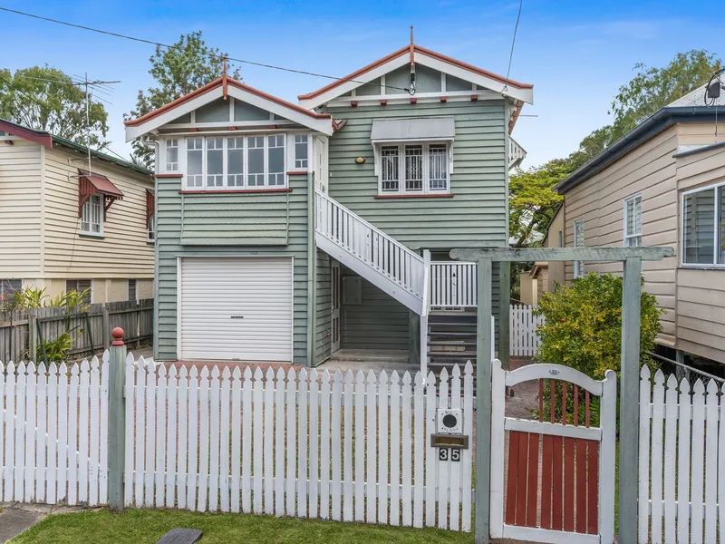 QUEENSLANDER Here to be SOLD!