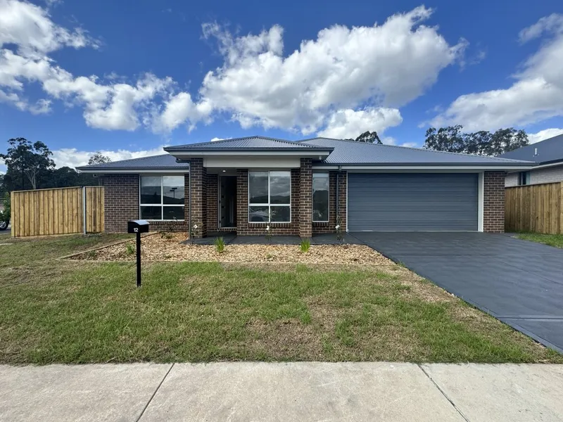 FOUR BEDROOM HOME WITH DUCTED AIR CONDITIONING
