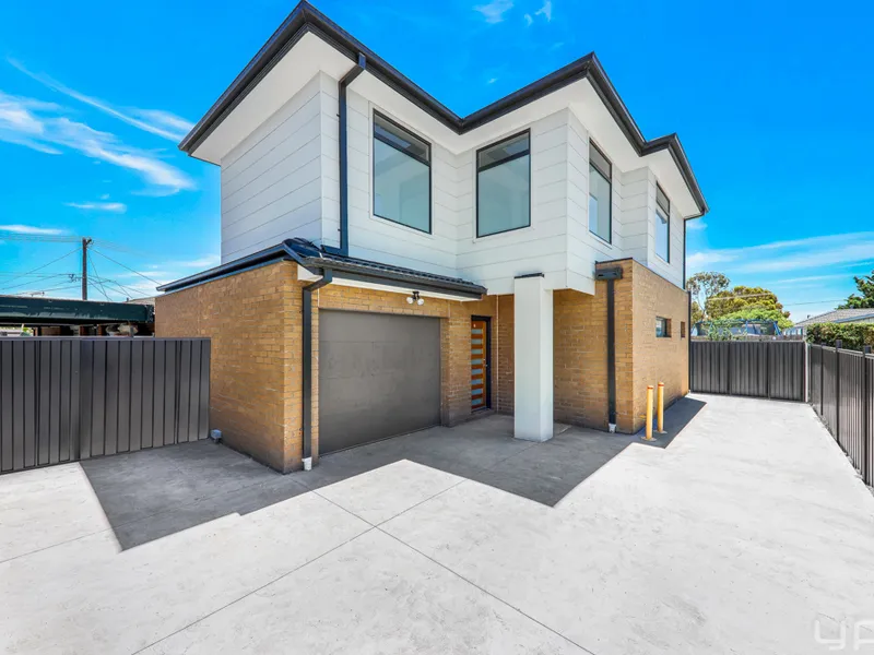Sensational New Low-Maintenance Living!