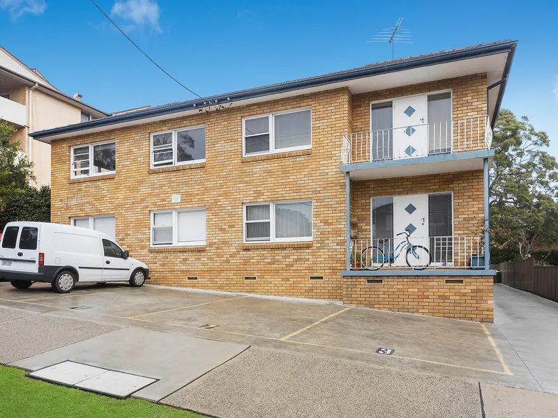 Walk to the beach & mall from your modern & minimal ground floor apartment.