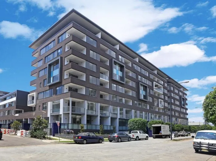 Wooooo.....Wonderful One bedroom Nearly New Apartment! Great Water View!! Enjoy the Great facility of