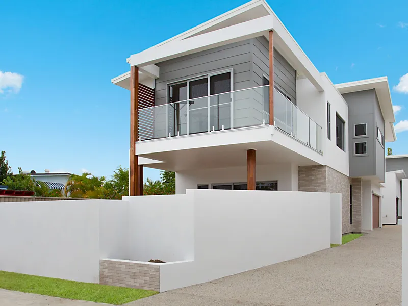 NEAR NEW FREE STANDING VILLA