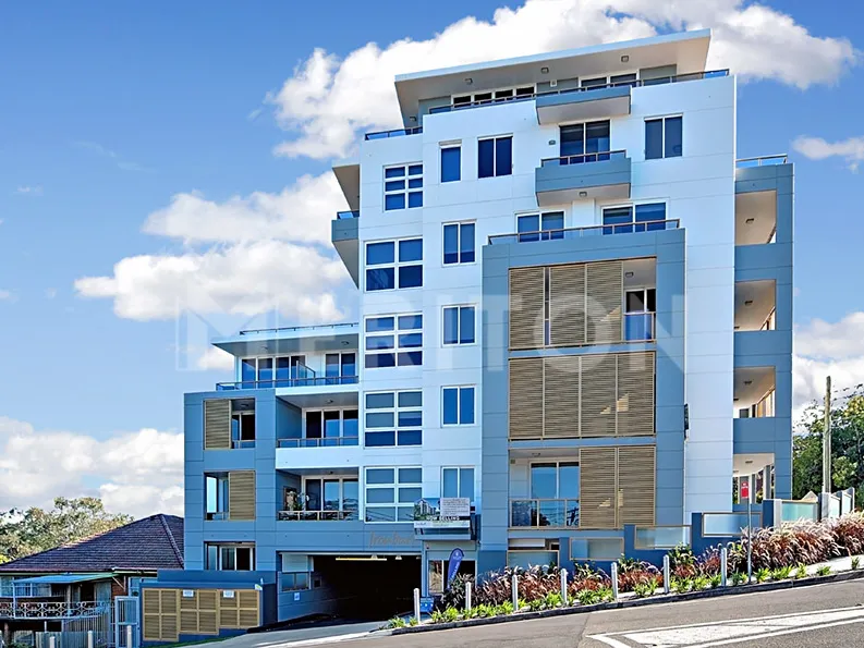 LARGE 2 BEDROOM WITH 2 BATHROOMS CLOSE TO TRAIN STATION.