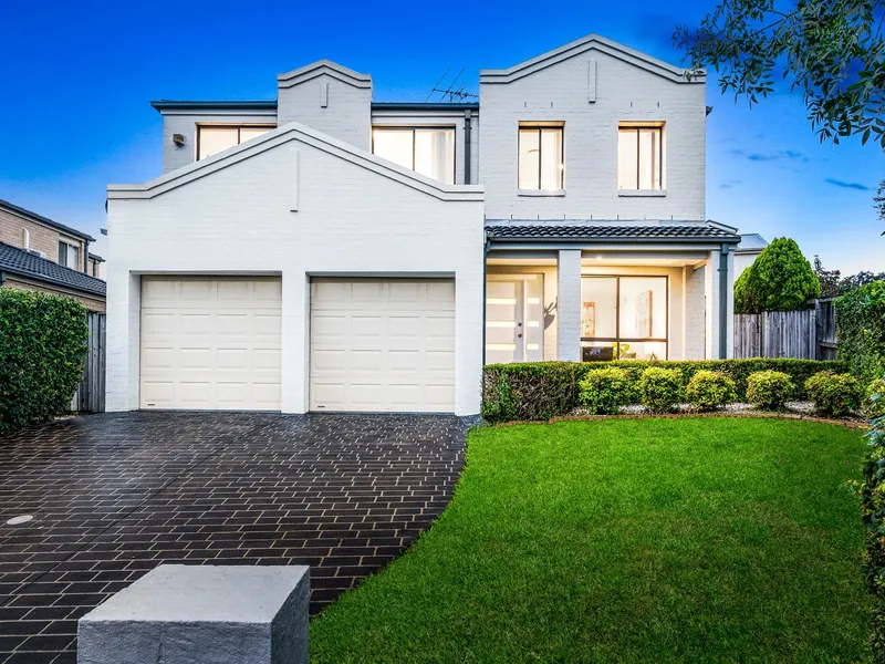 Stunning family home | Walk to Metro trains & T-Way bus stations.