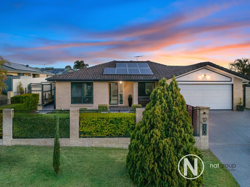Beautiful Family Entertainer With Pool - 800m² corner block
