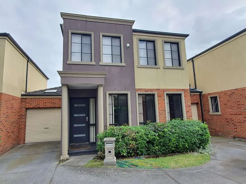 Comfortable, Charming - 3-bedroom Townhouse