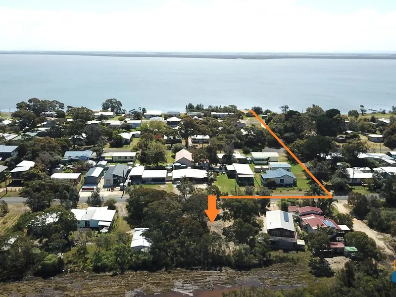 BUSH BLOCK IN THE HEART OF TOWN