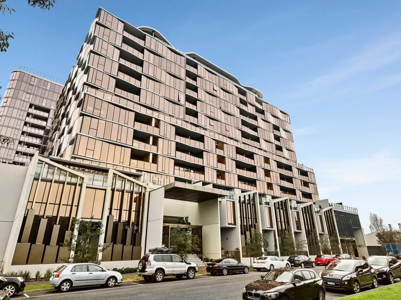 Luxury 2 bedroom apartment  in Port Melbourne with stunning Bay view