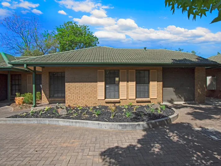 Beautifully finished unit in outstanding location