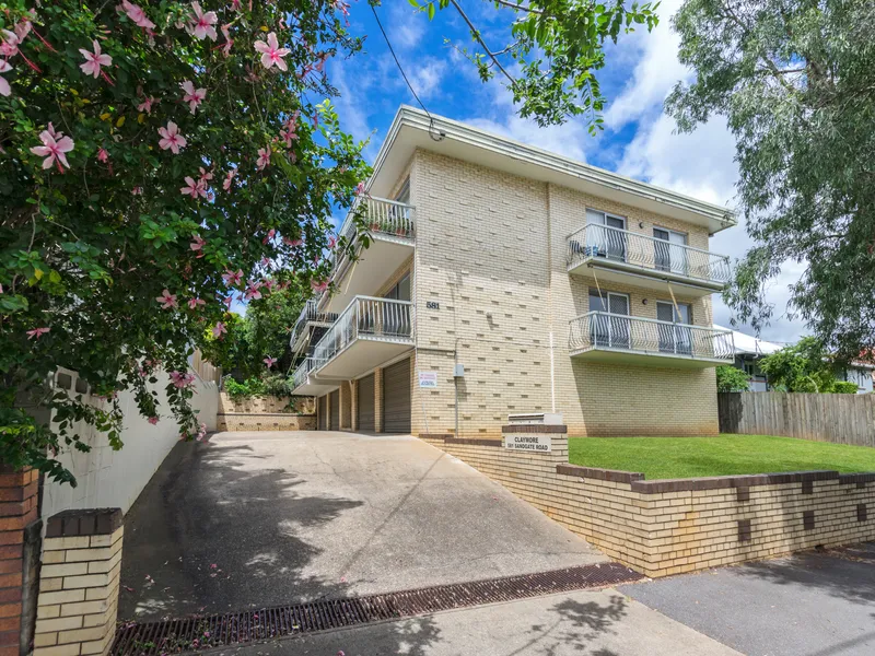 3 BEDROOM PROPERTY IN IDEAL LOCATION CLAYFIELD