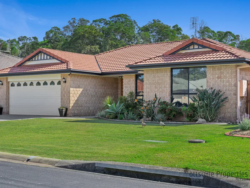 PERFECTLY PRESENTED HOME IN FLAME TREE PARK