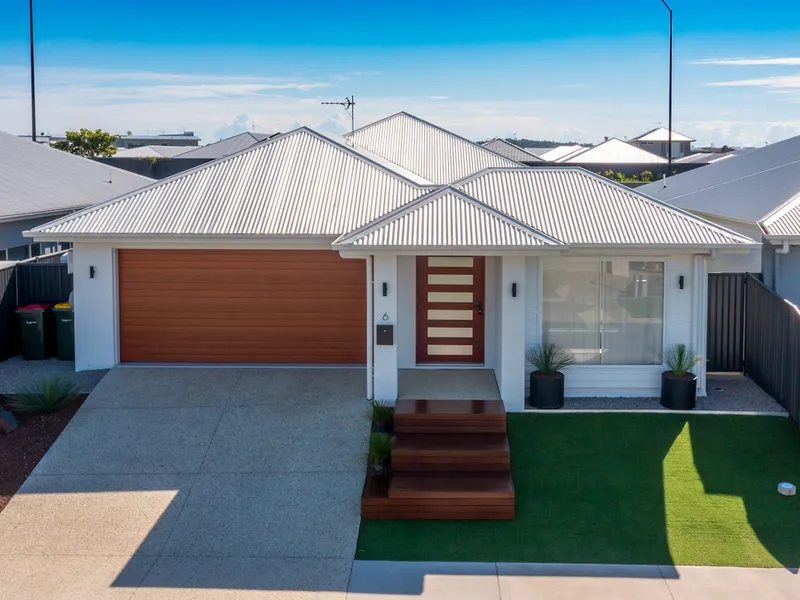 Immaculate, Private Haven in Quiet Court