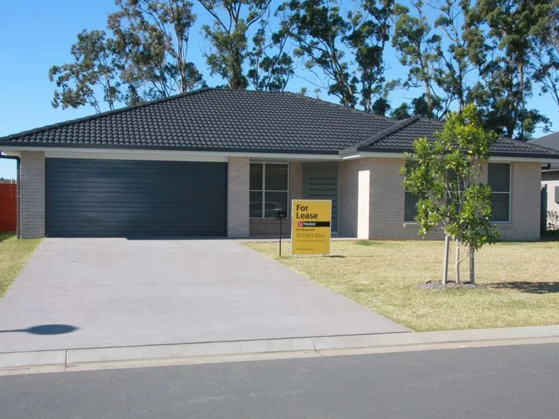 Family Home in the Heart of Innes Lake