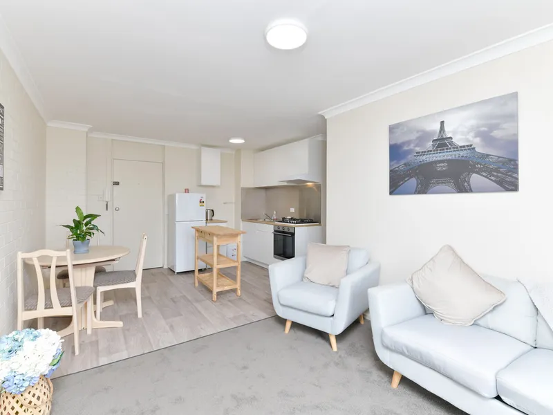 Renovated Top Floor Apartment With Views!