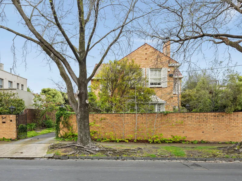 2 Kent Court, Toorak, Vic 3142