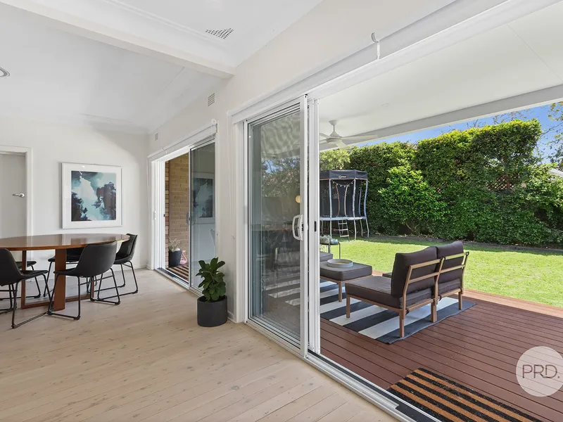 SINGLE LEVEL HOME IN SOUGHT - AFTER LOCALE