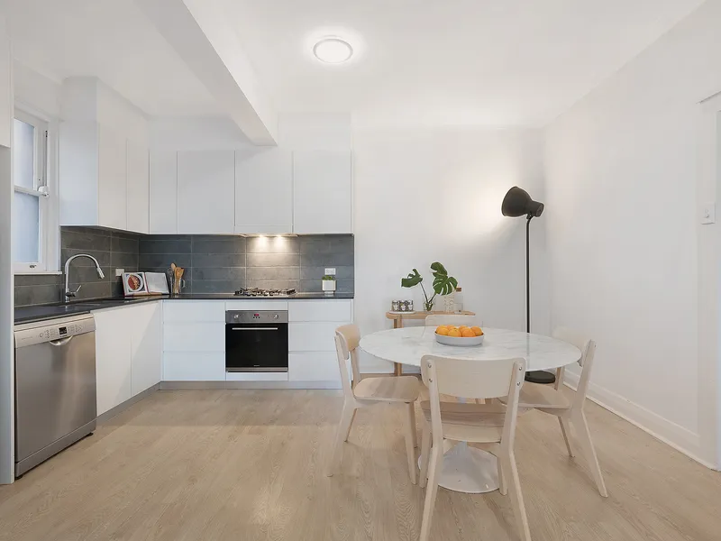 Harbourside living with water views, footsteps to Redleaf Pool