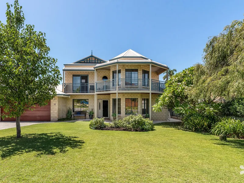 Under offer by Team Varga - $200K above reserve!!