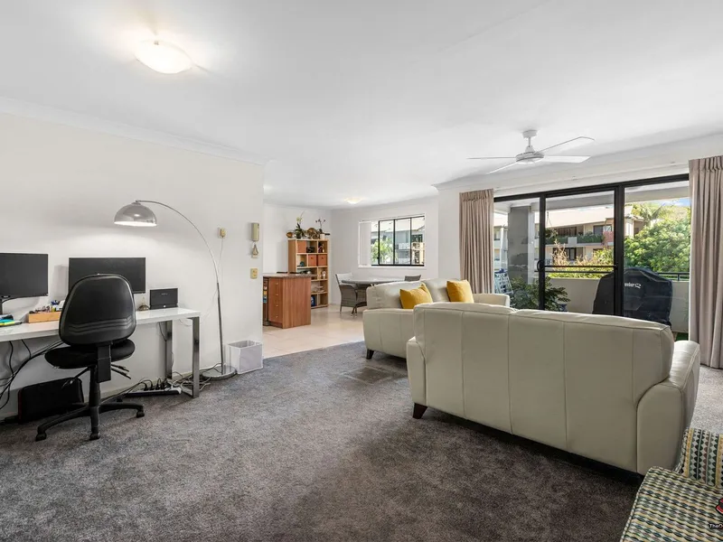 Spacious Top Floor Apartment