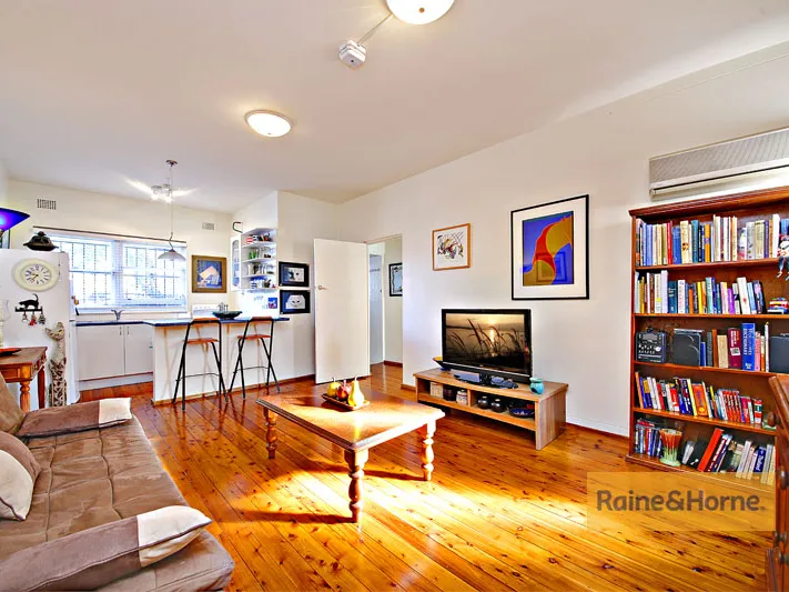 2 Bedroom Unit in quiet cul-de-sac